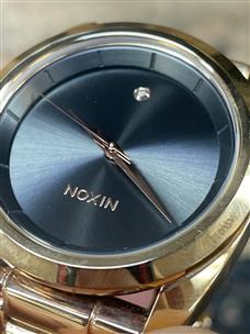 Nixon hotsell queenpin watch